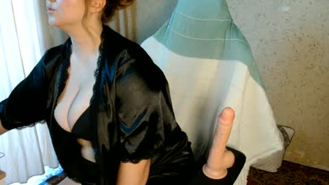 MiaFoxisJa online show from June 24, 9:05 am