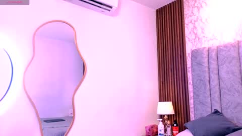 miagomezx online show from May 1, 7:52 pm