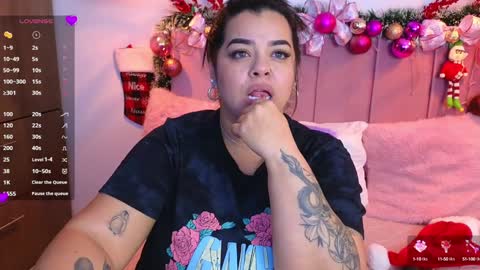 Snapshot of miahjoness chatting on December 10, 4:24 am Miah Joness online show from December 10, 4:24 am