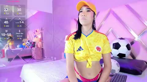 Mia online show from July 3, 8:35 pm