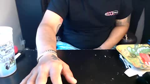 Mark online show from October 1, 3:33 pm