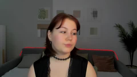 mialacrice online show from May 18, 6:08 am