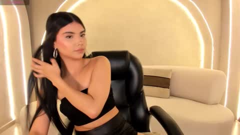 Call me Mia  online show from February 3, 7:07 pm