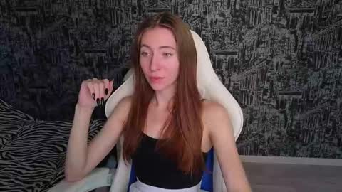 Snapshot of mialinder chatting on October 4, 11:52 am MiaLinder online show from October 4, 11:52 am