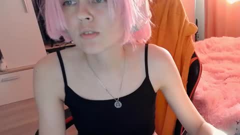 Mia online show from May 5, 2:45 pm