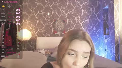 Mia online show from May 5, 4:02 pm