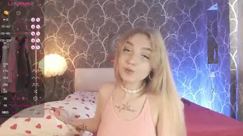 Mia online show from June 11, 12:36 pm