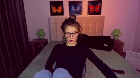 Mia online show from January 17, 9:17 pm