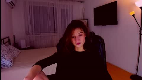 Mia online show from July 2, 7:41 pm