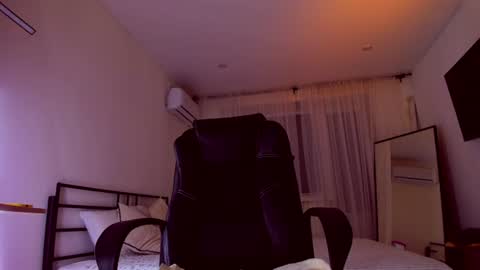 Mia online show from July 17, 7:27 pm