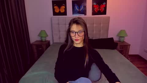 Mia online show from January 17, 6:12 pm