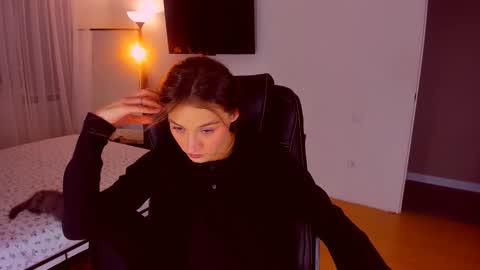 Mia online show from November 1, 7:46 pm