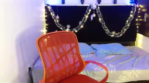 Snapshot of miapeyton chatting on December 7, 1:24 pm Mia Peyton   online show from December 7, 1:24 pm