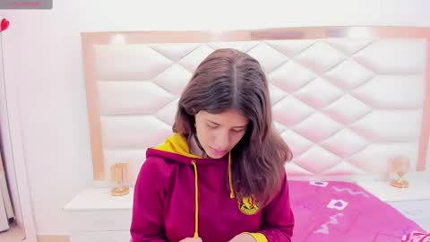 Sweetie Mia online show from March 6, 12:30 pm