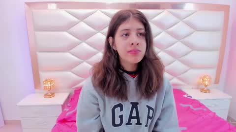 Sweetie Mia online show from March 8, 12:30 pm