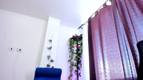 Mia Milf online show from July 21, 8:22 pm