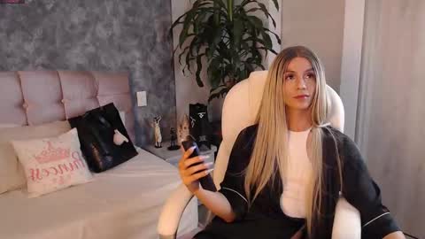 Mia Romanove online show from September 11, 6:25 am