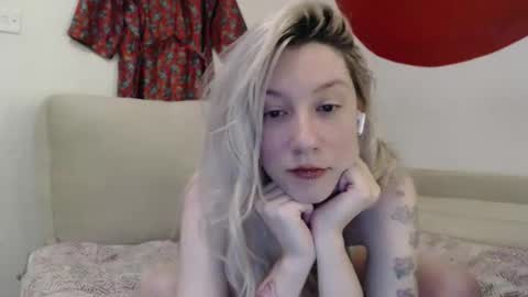 Mia online show from October 2, 2:54 am