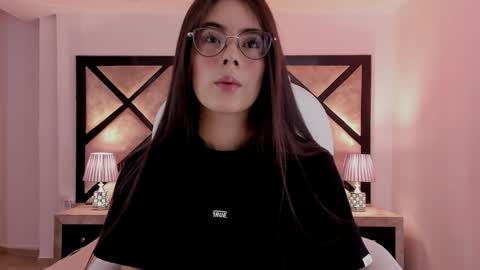 Mia online show from January 27, 7:24 pm