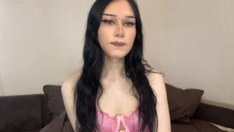 Mia online show from June 22, 8:11 am