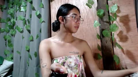 Mia online show from February 10, 6:27 am