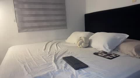 Mia online show from October 25, 1:50 am