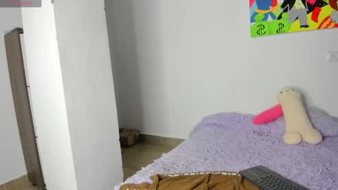 Mia Villalobos online show from February 4, 11:30 pm