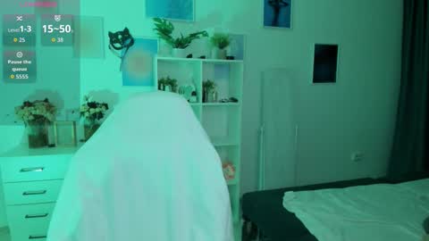 Snapshot of miavixxenn chatting on October 6, 3:24 am Mia online show from October 6, 3:24 am