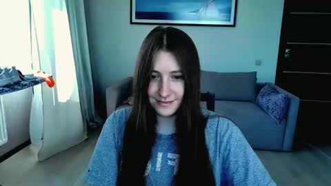 LuckyMia online show from May 7, 1:18 pm