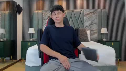 Michael online show from October 15, 8:31 pm