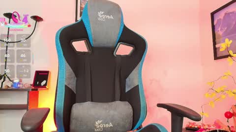 michael_lopez_1 online show from April 11, 11:36 am