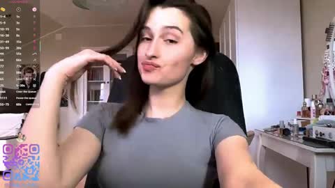 Emily online show from April 27, 3:09 pm