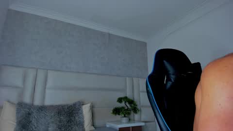 Michael online show from October 29, 5:09 am