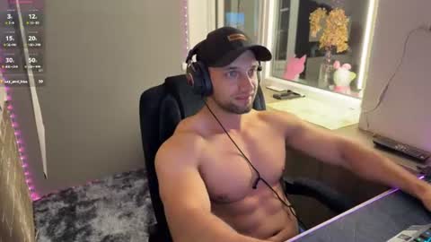 michaelbradley_for_u online show from July 27, 7:44 pm