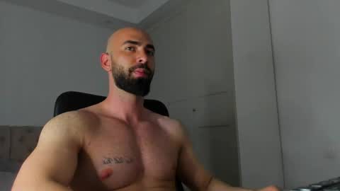 MichaelEvansx online show from April 28, 8:57 pm