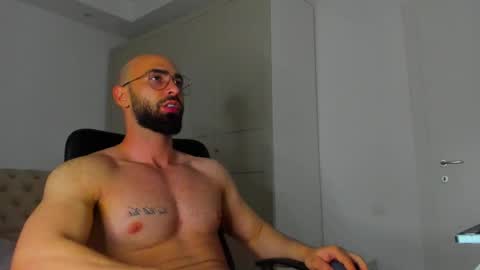 MichaelEvansx online show from April 30, 12:04 am