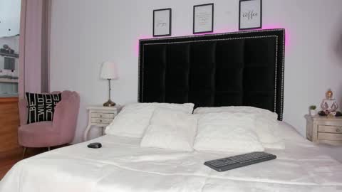 michel_owens online show from March 12, 11:58 am