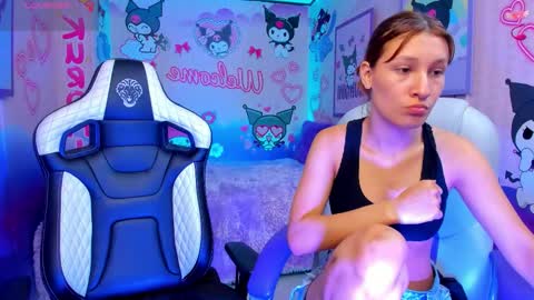 Snapshot of michell__petit_ chatting on October 6, 3:57 am michell__petit_ online show from October 6, 3:57 am