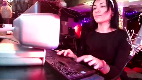 michelle_flowers online show from October 22, 4:04 am