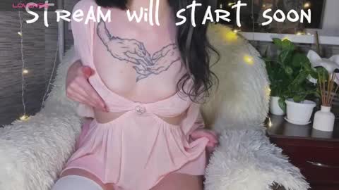 Snapshot of michelle_roze chatting on January 29, 7:00 pm Michelle online show from January 29, 7:00 pm