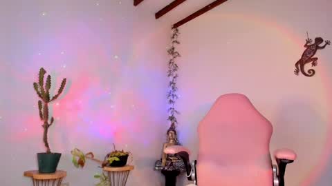 Snapshot of michelleastro chatting on December 31, 10:37 am Michelle Ramirez online show from December 31, 10:37 am