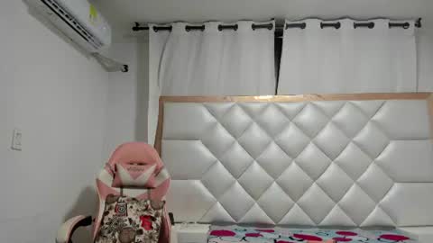 michelleblair1 online show from August 3, 1:06 pm