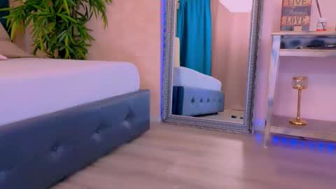 michellereys online show from December 5, 9:56 pm