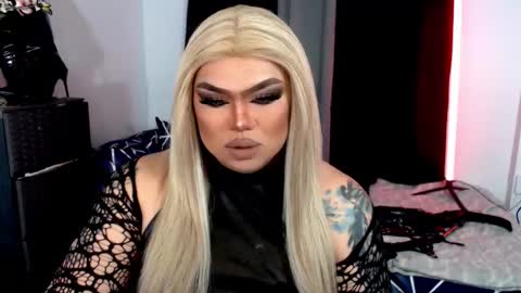 Snapshot of michellevixen921 chatting on October 30, 5:57 pm Michelle online show from October 30, 5:57 pm