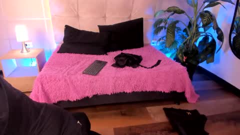 michonne_09 online show from June 11, 9:24 pm