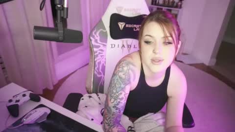 Mickaela West online show from November 24, 11:47 pm