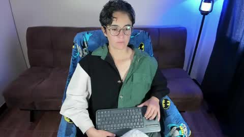 Blue online show from April 30, 5:40 pm