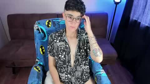 Blue online show from May 18, 3:51 pm