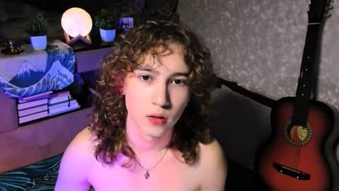 Snapshot of midnight_answer chatting on September 21, 4:11 pm Max online show from September 21, 4:11 pm