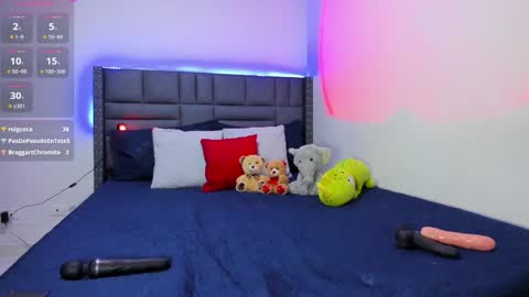 Snapshot of midnight_vk chatting on December 13, 1:26 am VanyaKlaus online show from December 13, 1:26 am